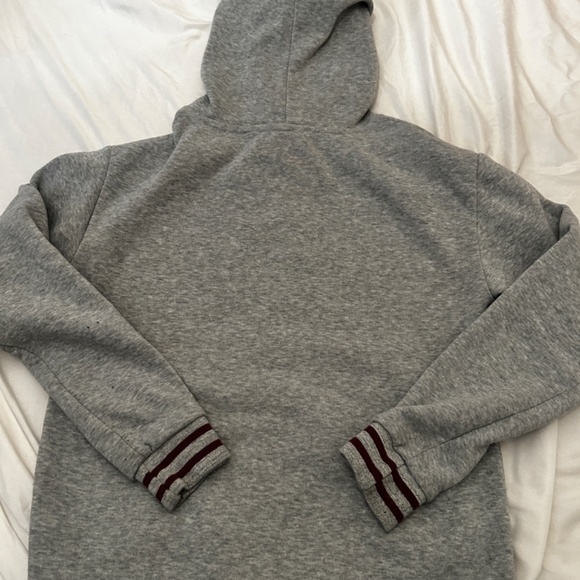 Harry Potter Gryffindor Sweater - Picture 2 of 2